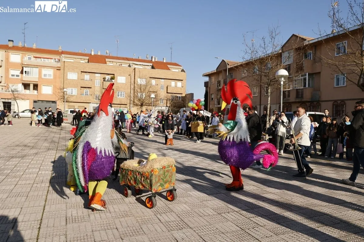 Los vecinos de El Rollo-Puente Ladrillo disfrutan del Carnaval | FOTOS: David Sañudo 