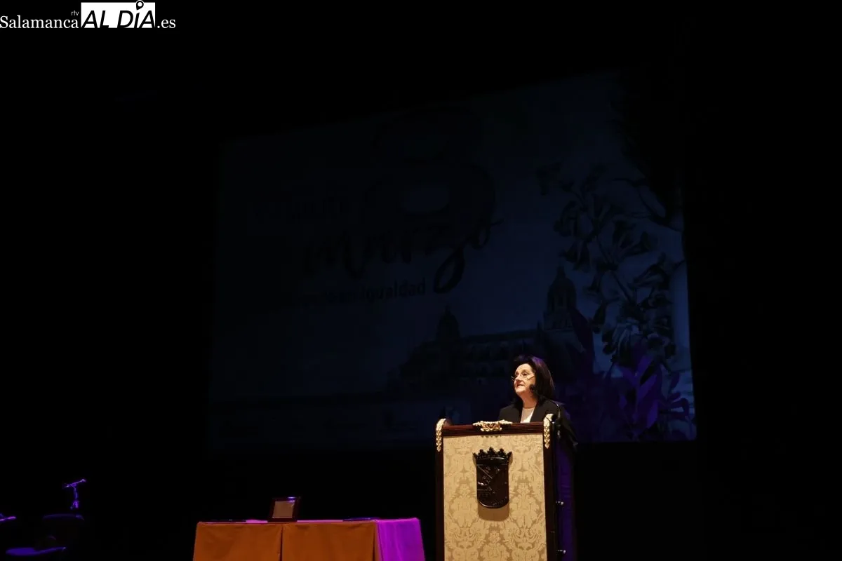 Gala de reconocimiento a tres mujeres referentes en Salamanca por el 8-M | FOTOS: David Sañudo 