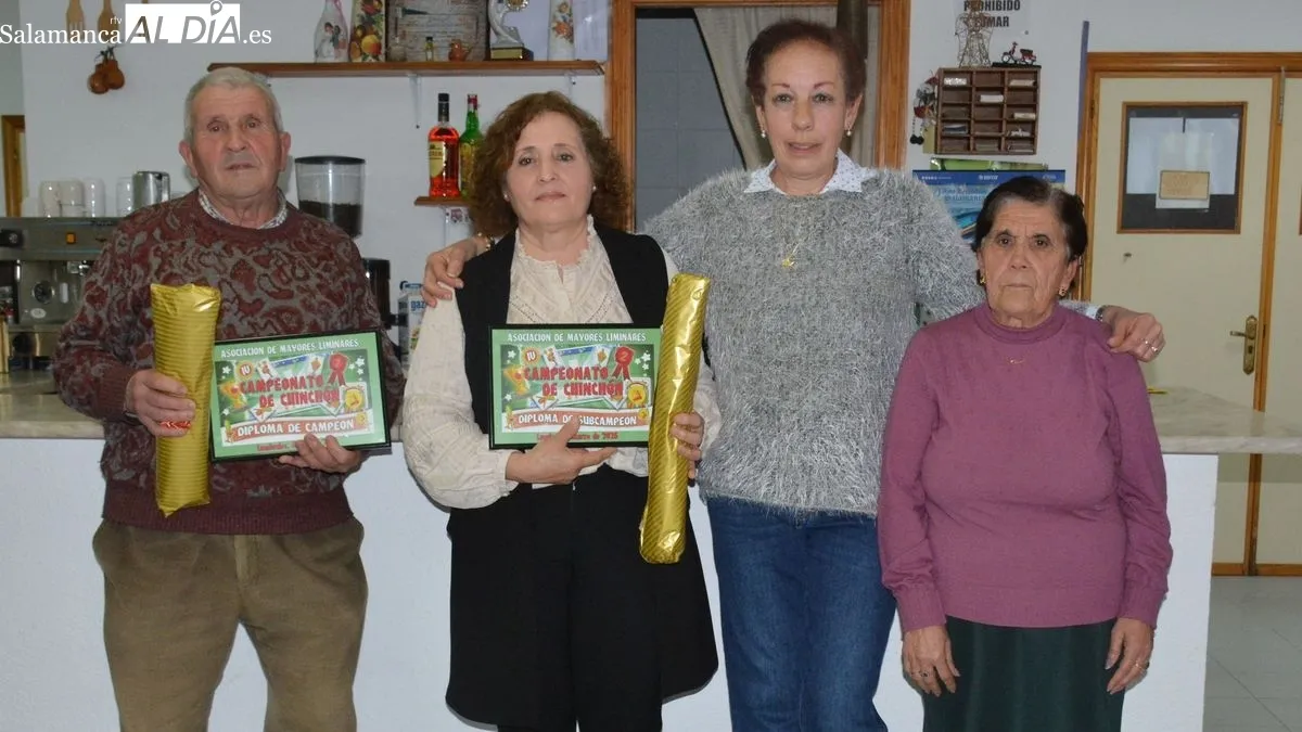 Foto 2 - La asociaci&oacute;n de jubilados de Lumbrales entrega los premios del IV Campeonato de Chinch&oacute;n