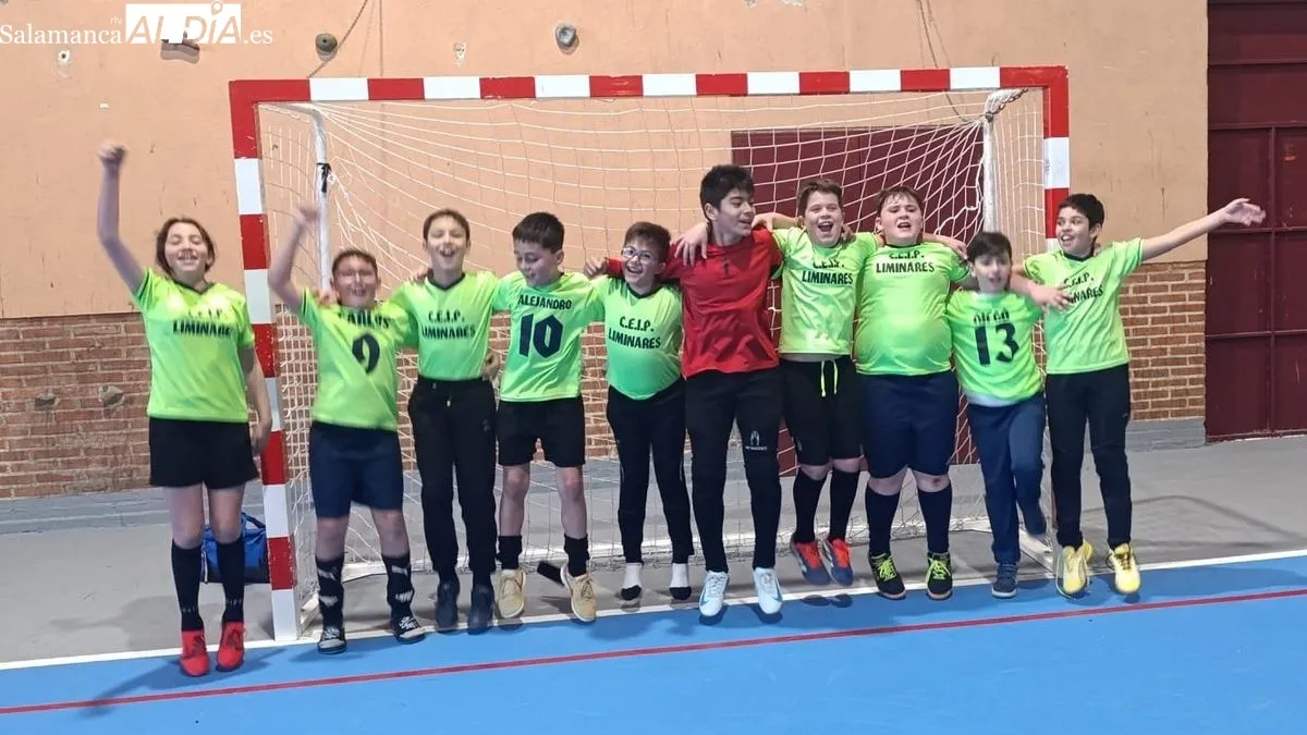 Foto 2 - El equipo Alev&iacute;n A del Ayuntamiento de Lumbrales se proclama campe&oacute;n de Liga 2024/2025
