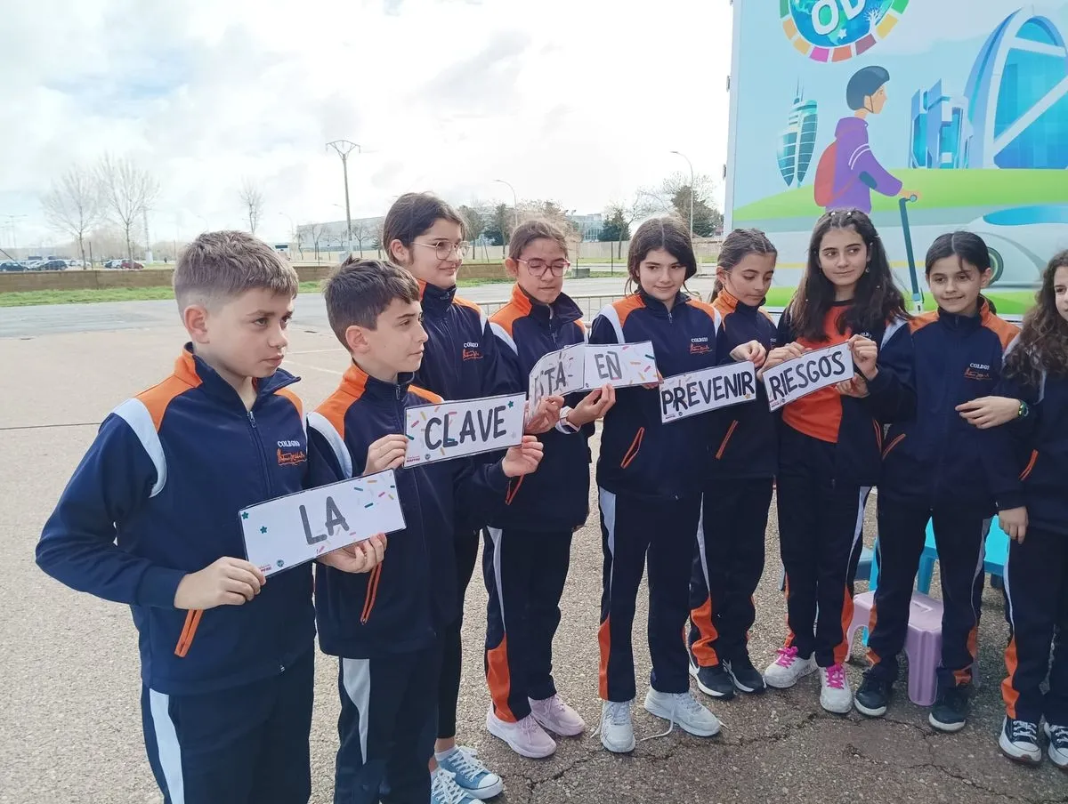 Foto 10 - La 'Caravana Planea ODS' hace parada en el colegio Antonio Machado de Salamanca (Fotos)