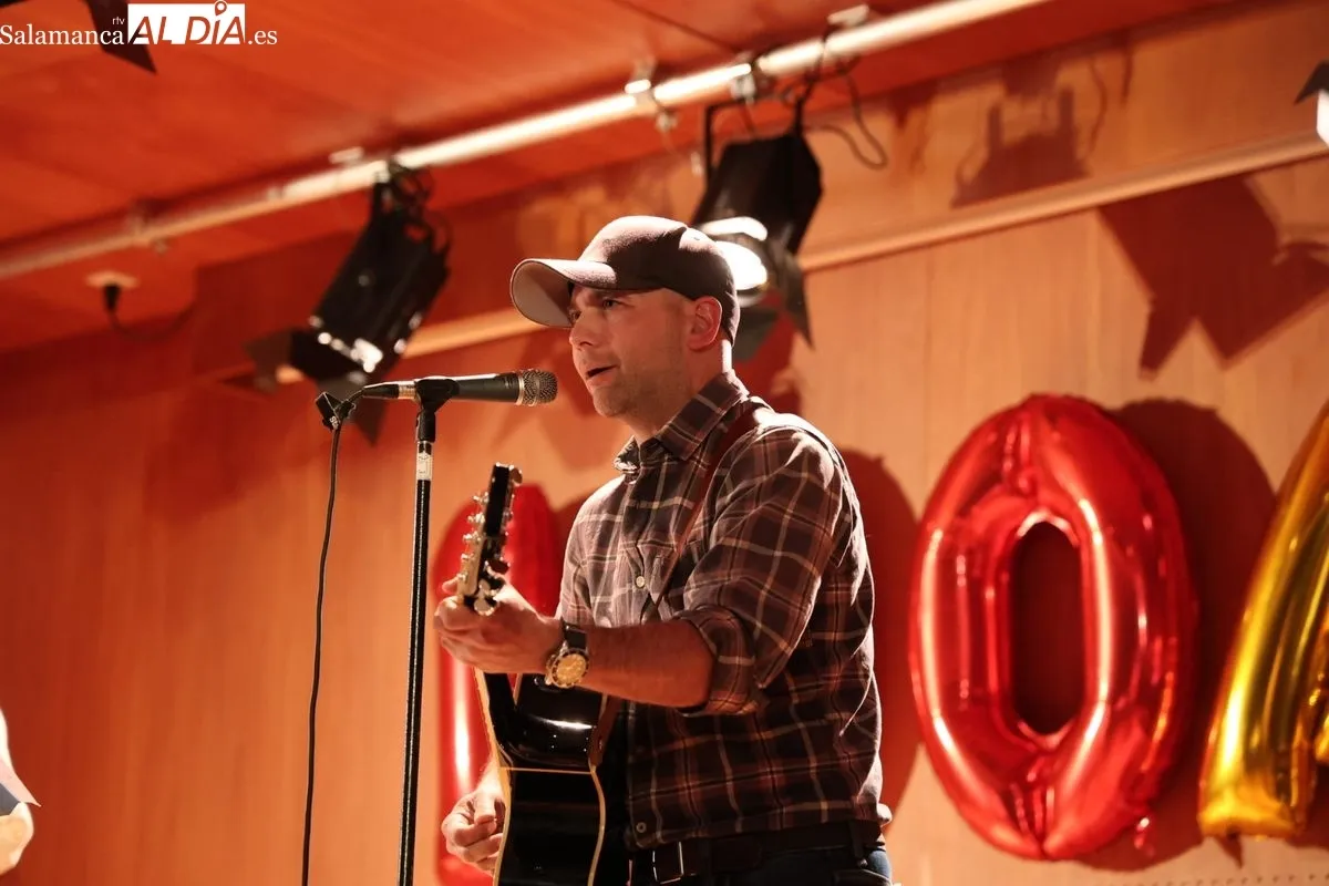 Salamanca disfruta de la música más tradicional con los hermanos Carlos y Ángel Rufino de Haro | FOTOS: David Sañudo 