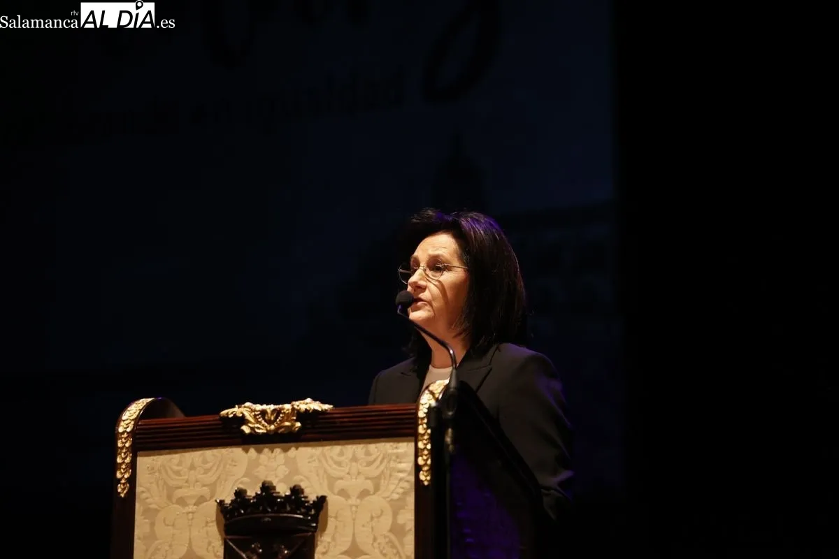 Gala de reconocimiento a tres mujeres referentes en Salamanca por el 8-M | FOTOS: David Sañudo 