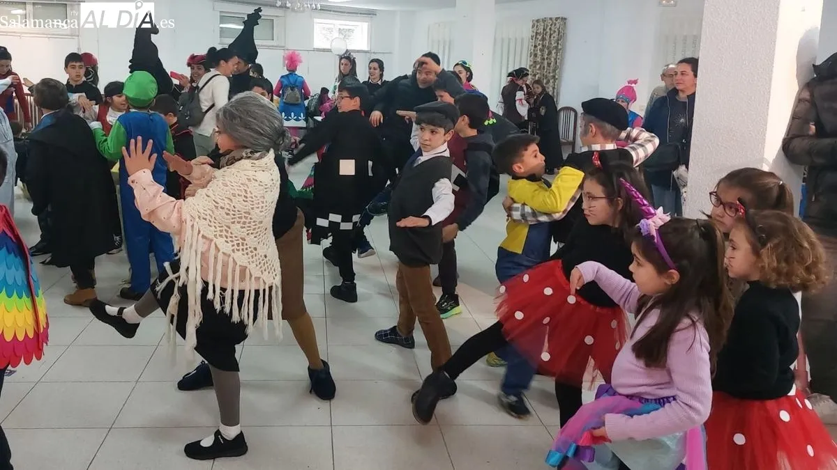 Foto 2 - Una divertida fiesta infantil despide el Carnaval en Lumbrales