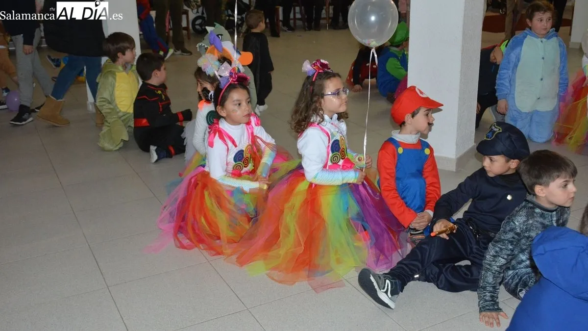 La fiesta se ha celebrado en la sala de la planta baja del hogar del jubilado