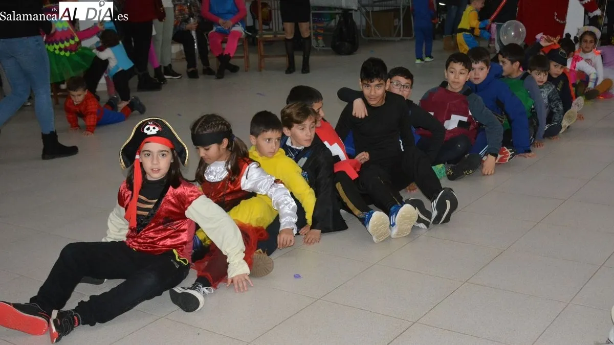 La fiesta se ha celebrado en la sala de la planta baja del hogar del jubilado