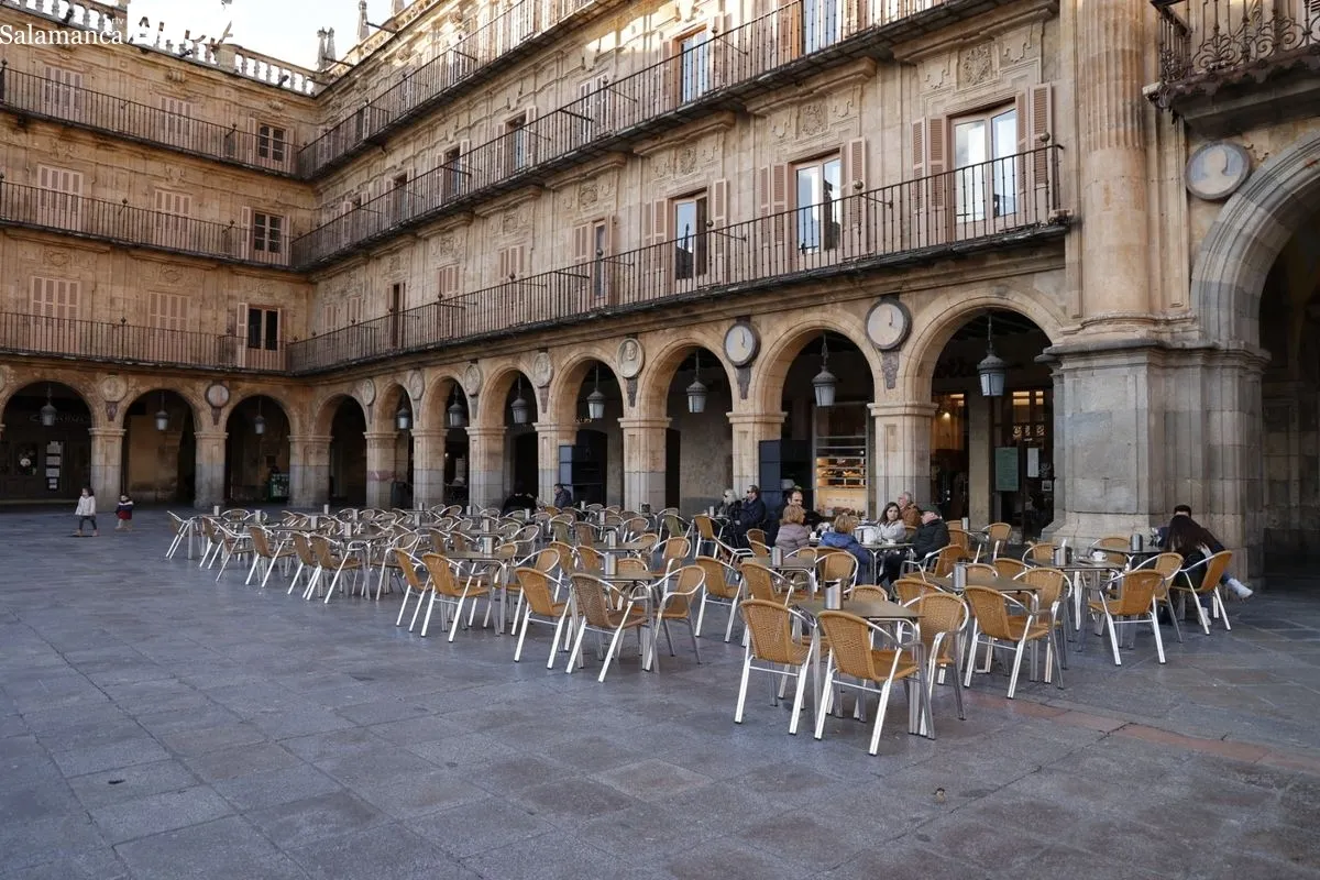 Salamanca disfruta del sol de la tarde y 'se olvida' de la nieve | FOTOS: David Sañudo 
