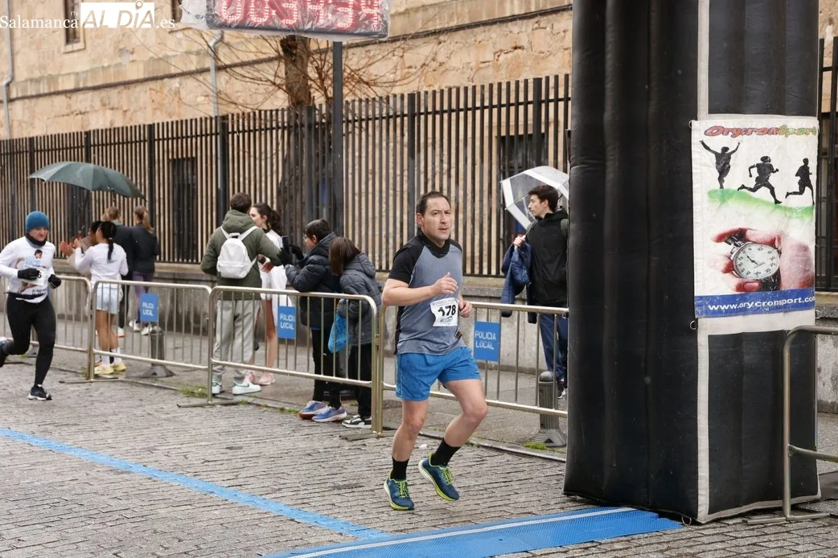 El frío y la nieve no frenan la participación en la IV Carrera Solidaria Colegio Maestro Ávila | FOTOS: David Sañudo 
