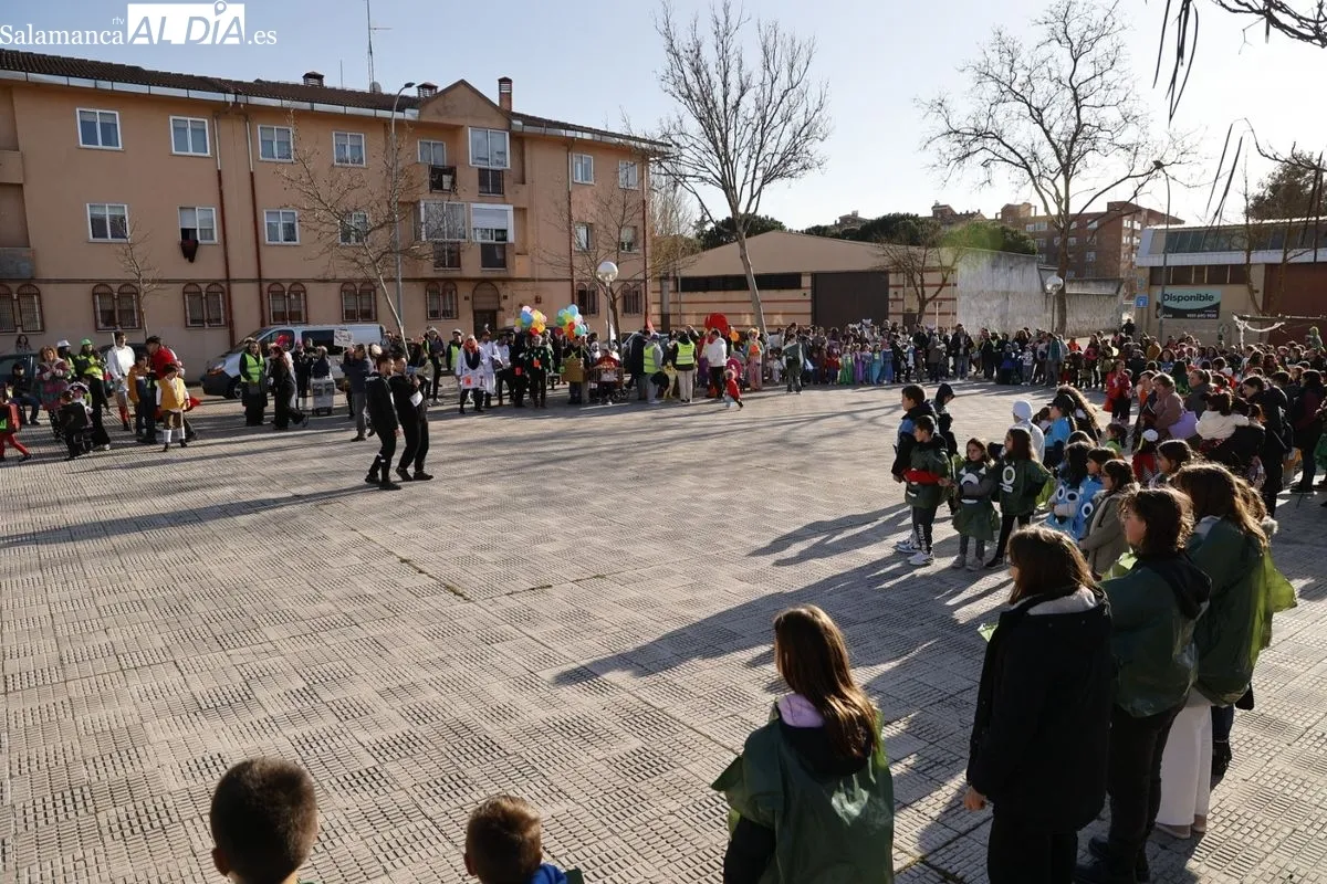 Los vecinos de El Rollo-Puente Ladrillo disfrutan del Carnaval | FOTOS: David Sañudo 