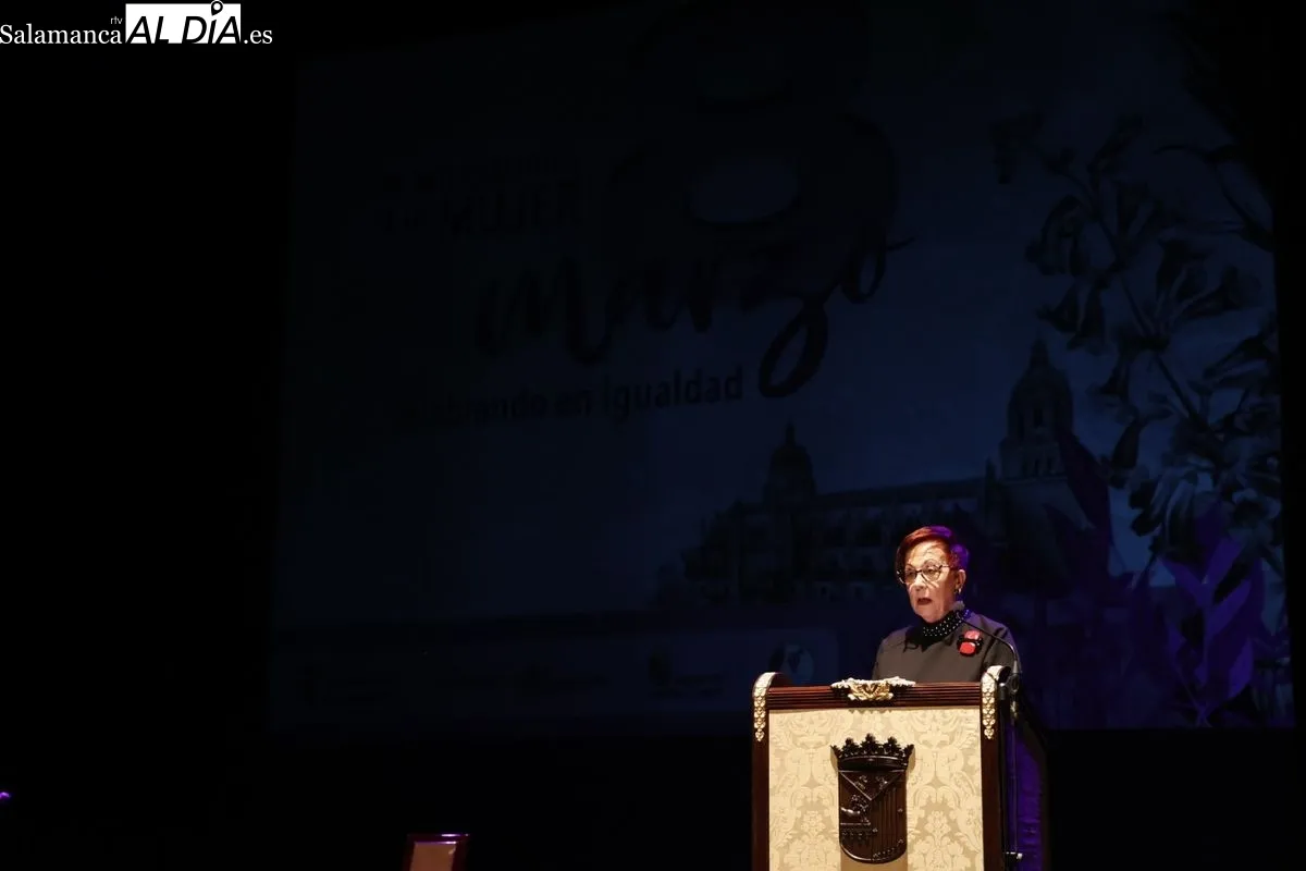 Gala de reconocimiento a tres mujeres referentes en Salamanca por el 8-M | FOTOS: David Sañudo 