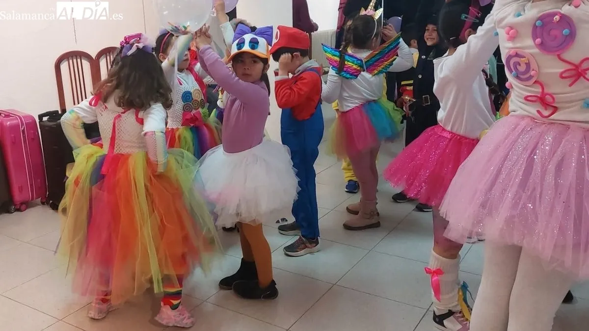 La fiesta se ha celebrado en la sala de la planta baja del hogar del jubilado