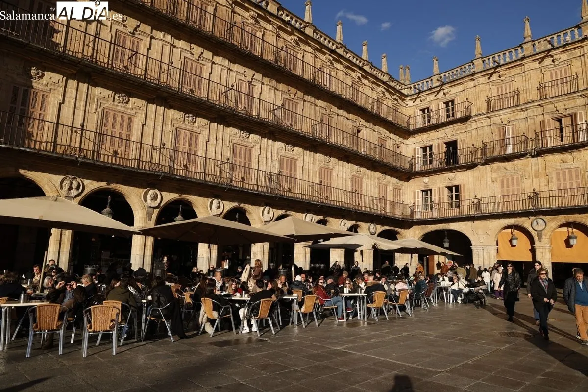 Salamanca disfruta del sol de la tarde y 'se olvida' de la nieve | FOTOS: David Sañudo 