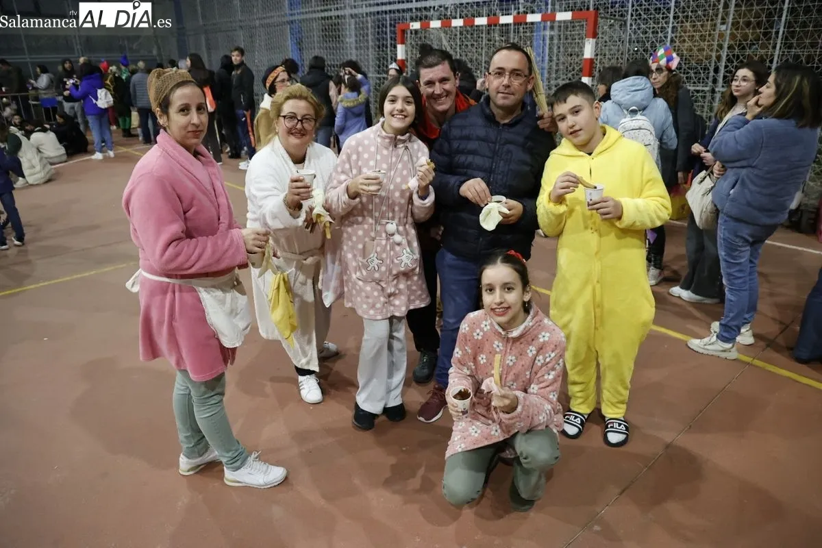 Chocolate con churros y disfraces para celebrar el Carnaval en Vistahermosa | FOTOS: David Sañudo 