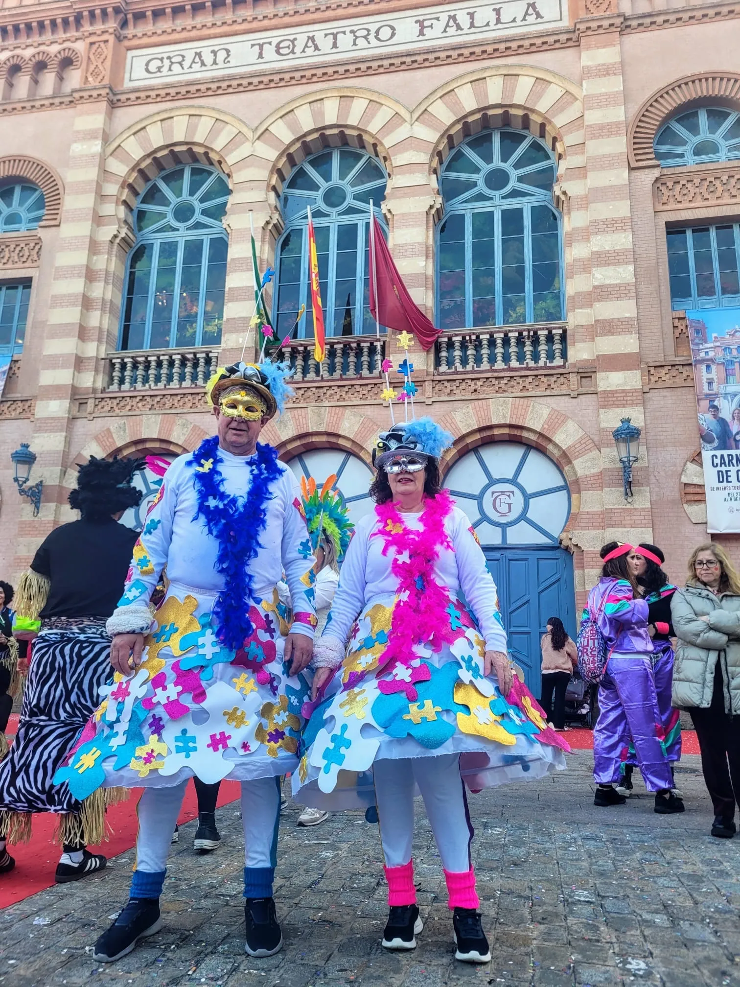 Foto 2 - Los pe&ntilde;arandinos Manuel y Marisa no faltan a su tradici&oacute;n carnavalera con Cad&iacute;z