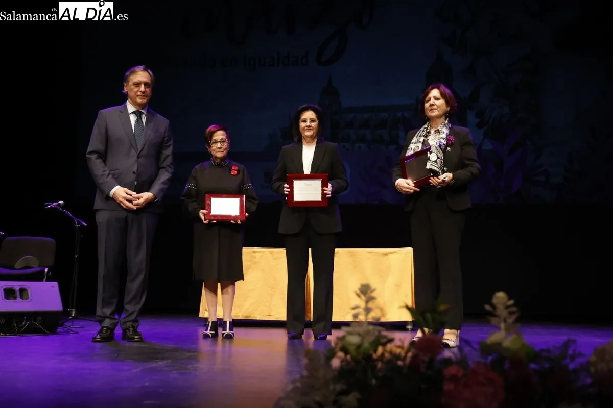 Gala de reconocimiento a tres mujeres referentes en Salamanca por el 8-M | FOTOS: David Sañudo 