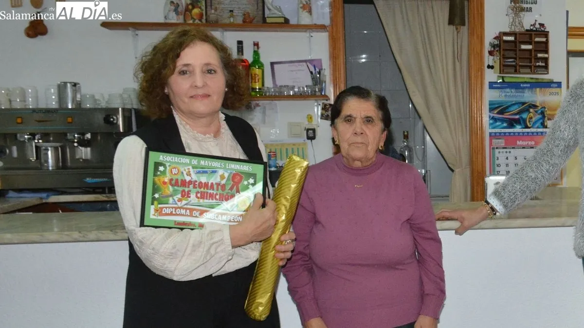 Campeón y subcampeona del torneo de chichón 