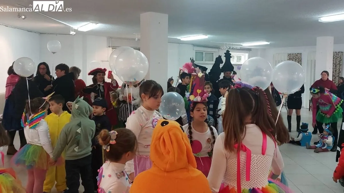 La fiesta se ha celebrado en la sala de la planta baja del hogar del jubilado
