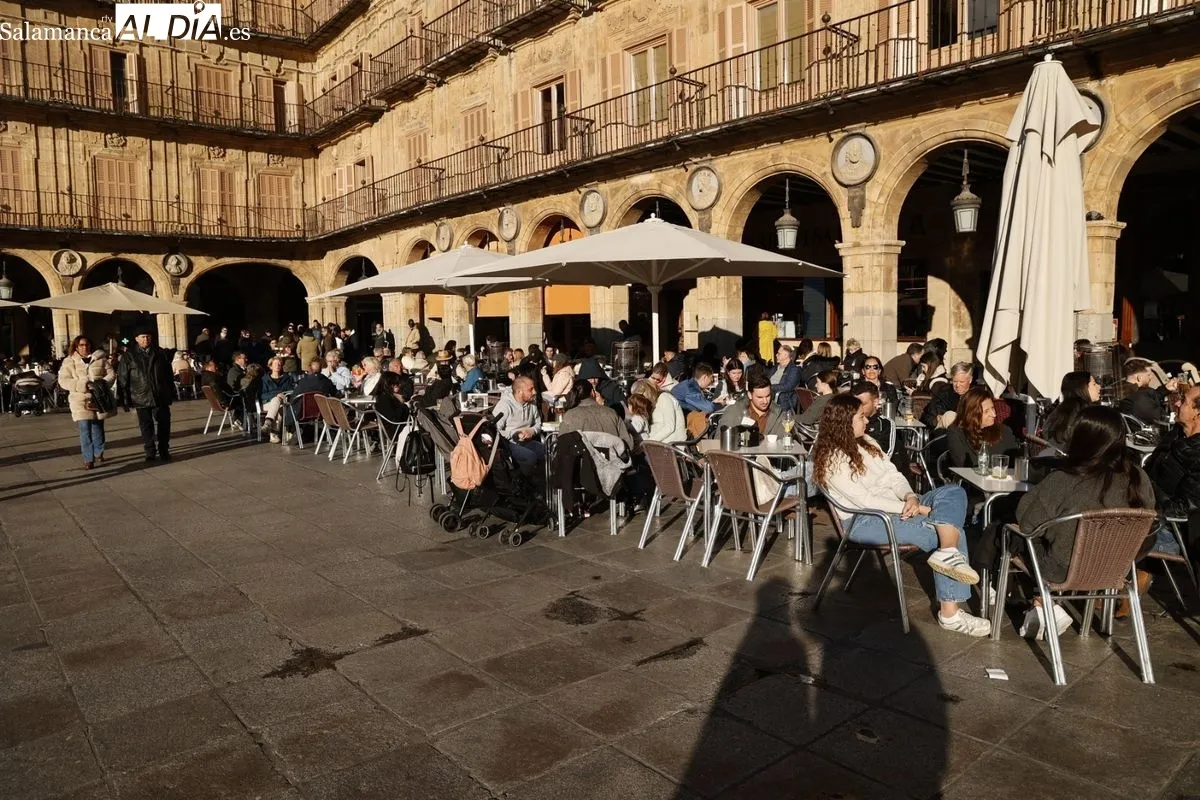 Salamanca disfruta del sol de la tarde y 'se olvida' de la nieve | FOTOS: David Sañudo 