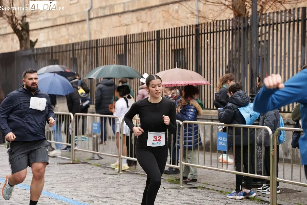El frío y la nieve no frenan la participación en la IV Carrera Solidaria Colegio Maestro Ávila | FOTOS: David Sañudo 