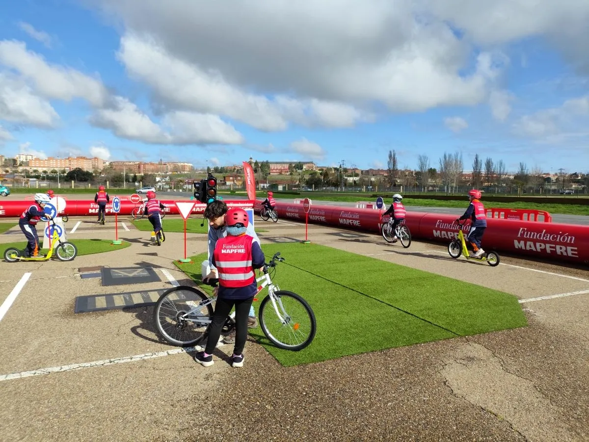 Foto 6 - La 'Caravana Planea ODS' hace parada en el colegio Antonio Machado de Salamanca (Fotos)