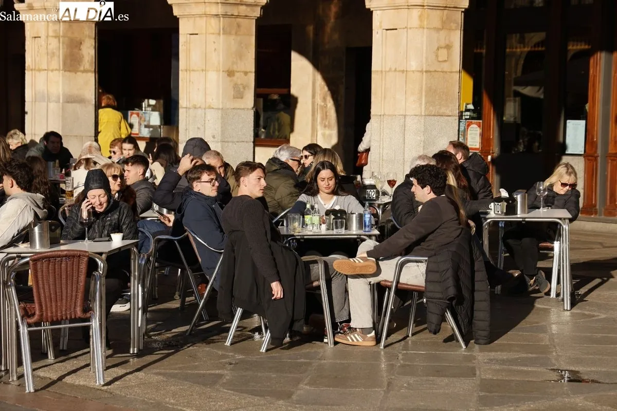 Salamanca disfruta del sol de la tarde y 'se olvida' de la nieve | FOTOS: David Sañudo 
