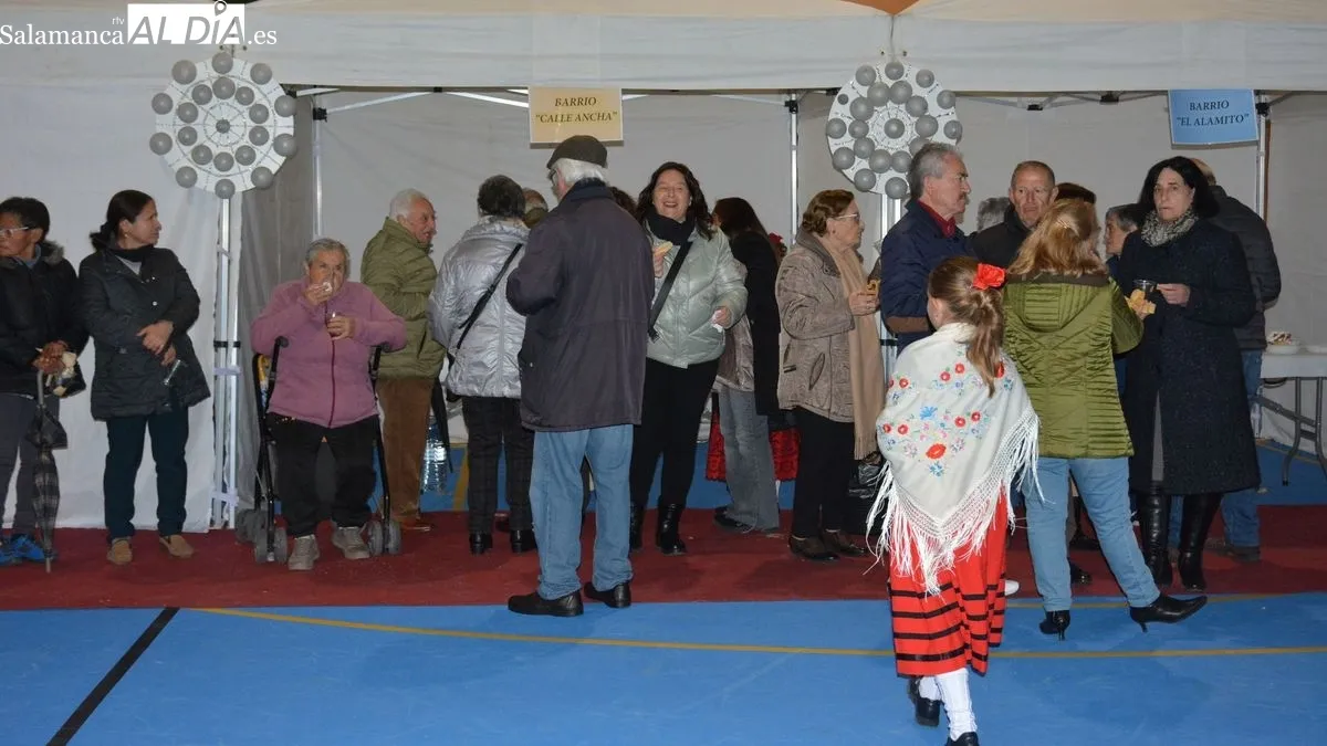 El polideportivo municipal acogió la exhibición de bailes charros