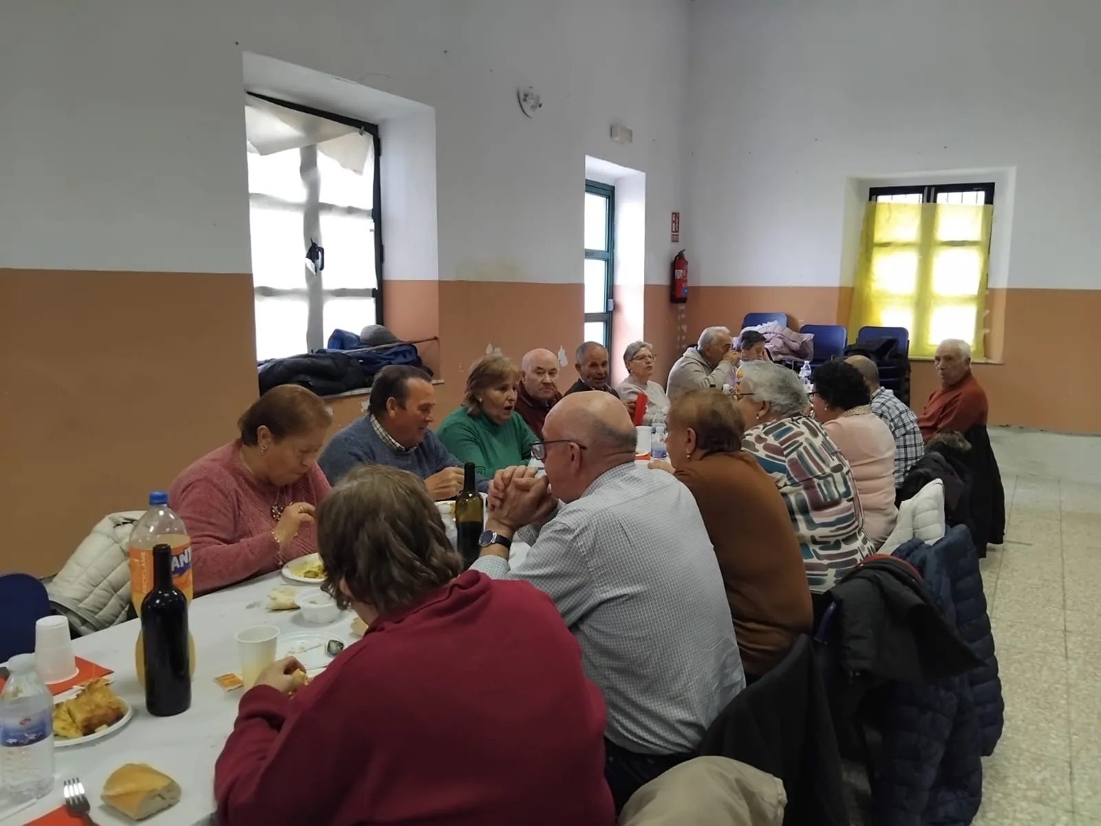 Foto 2 - M&aacute;s de 130 personas se re&uacute;nen en Cantalpino para celebrar el D&iacute;a del Padre gracias a la asociaci&oacute;n de mayores