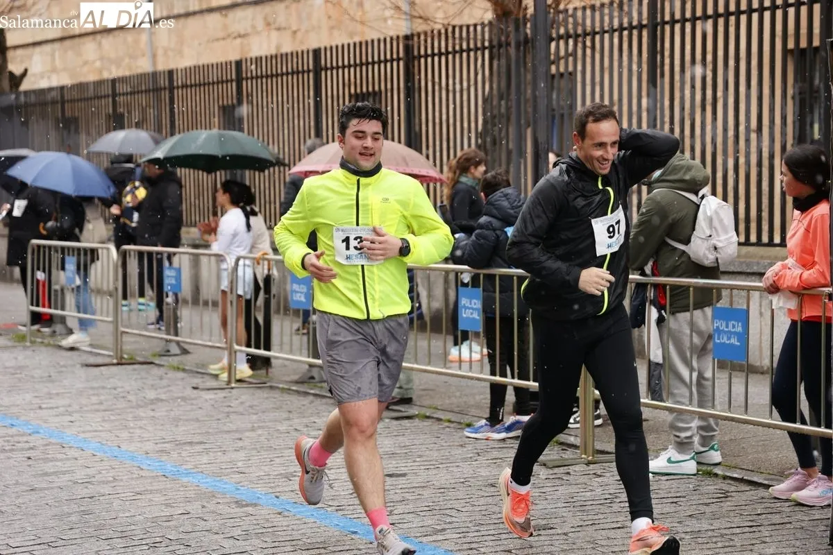 El frío y la nieve no frenan la participación en la IV Carrera Solidaria Colegio Maestro Ávila | FOTOS: David Sañudo 