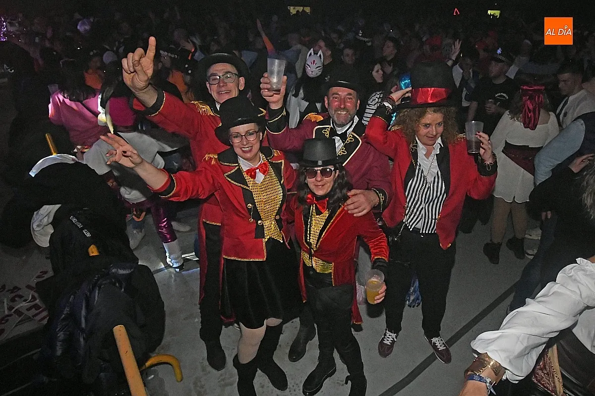 Ambiente baile de disfraces de adultos en el Carnaval del Toro/ Fotos: Adrián M.Pastor