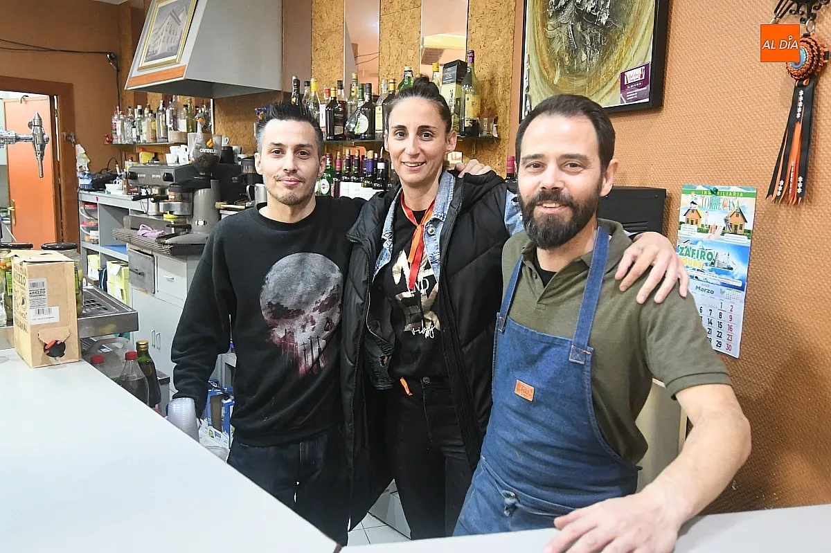 Bares y clientes despiden el Carnaval 2025 / Fotos: Adrián M.Pastor 
