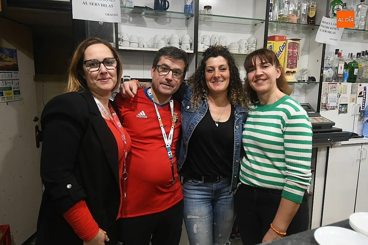 Bares y clientes despiden el Carnaval 2025 / Fotos: Adrián M.Pastor 