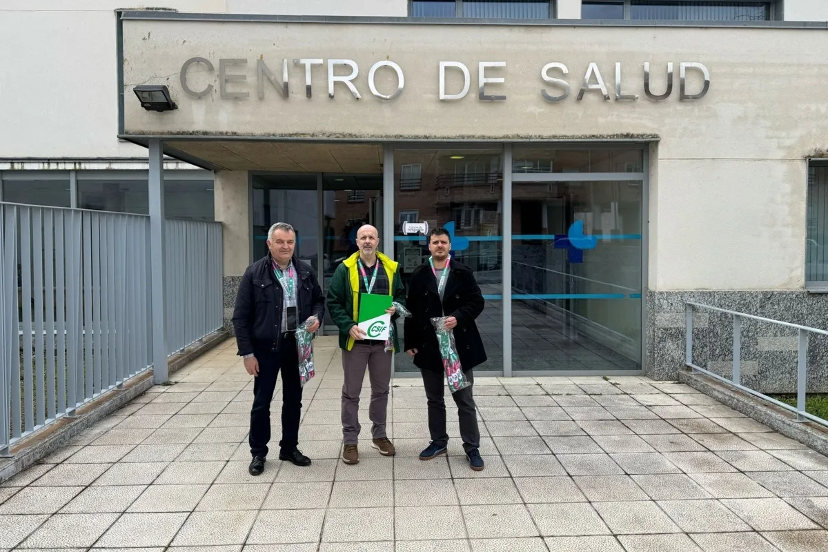 Representantes de CSIF en el Centro de Salud de Vitigudino  
