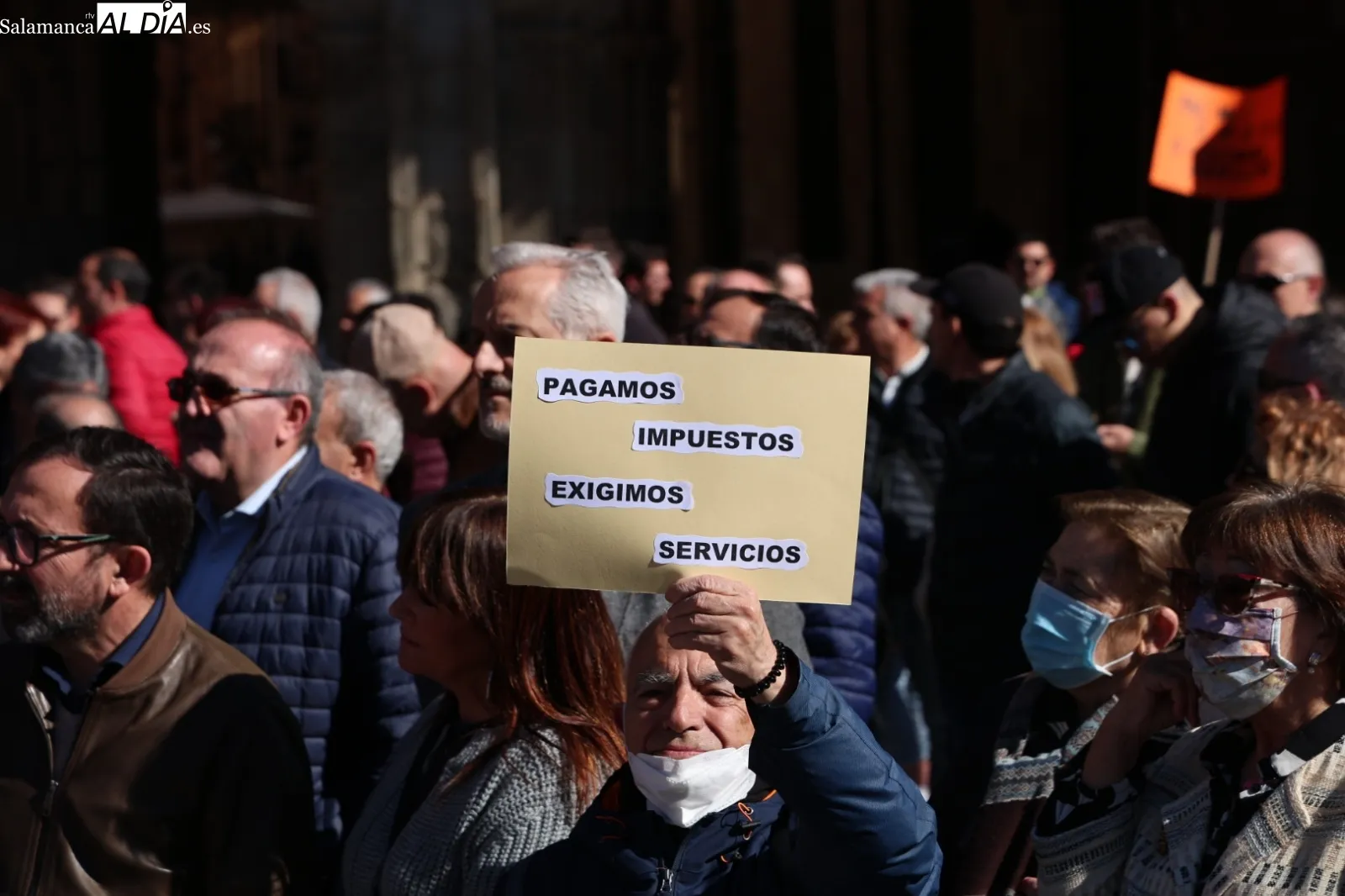 Los vecinos de Puente Ladrillo se concentran contra los centros de acogida a inmigrantes | Fotos: David Sañudo