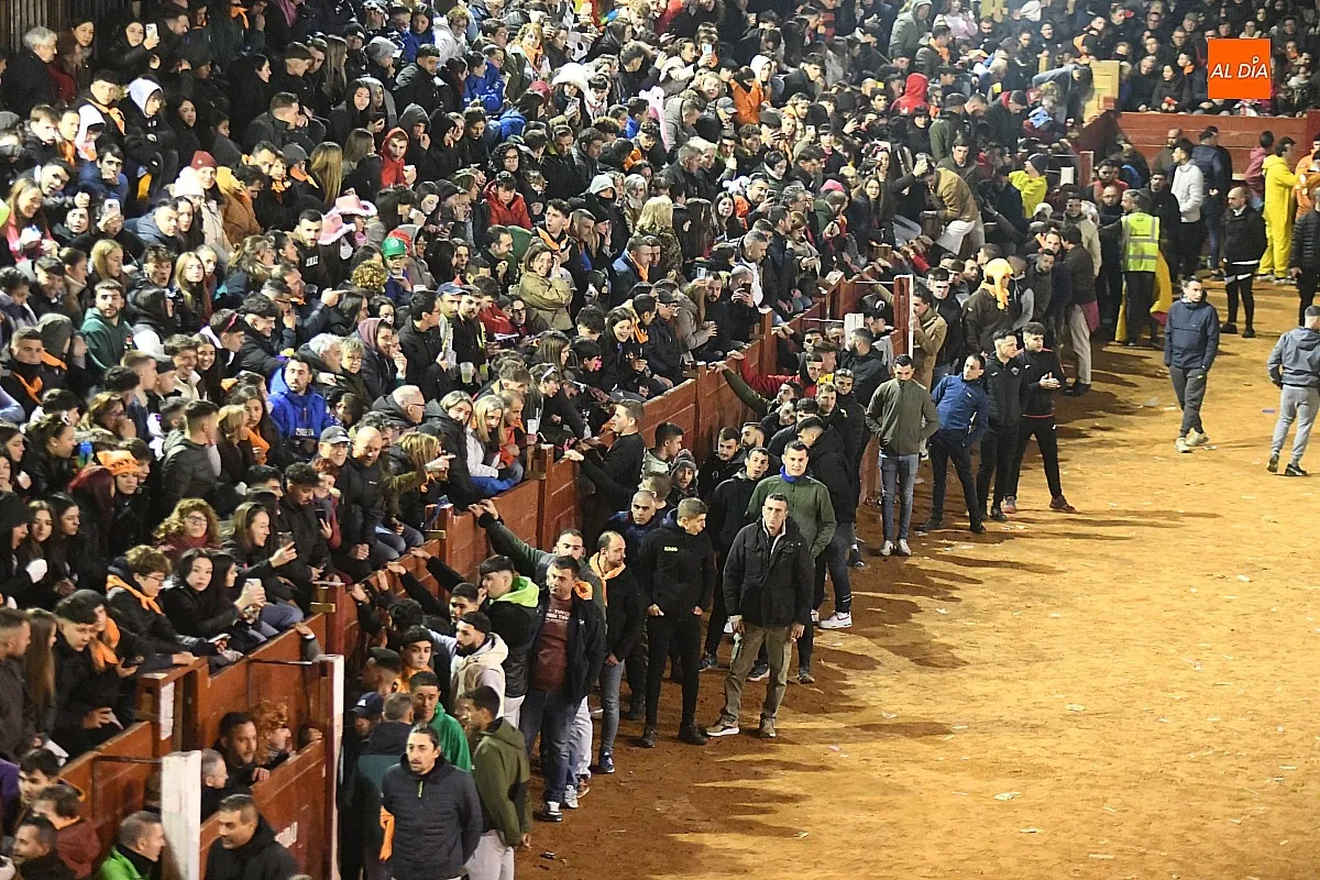 Foto 2 - Perezoso y Optimista protagonizan con sus imponentes cornamentas los primeros momentos con toros