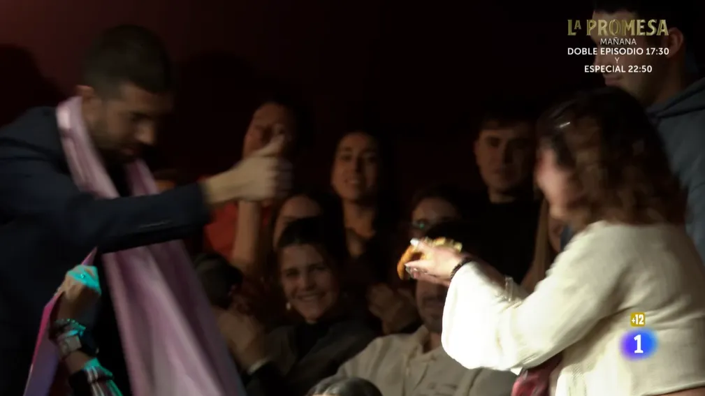Foto 9 - David Broncano cata en &lsquo;La Revuelta&rsquo; un hornazo procedente de Sancti-Sp&iacute;ritus