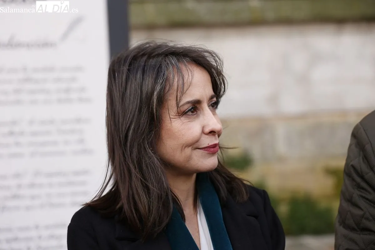 Inauguración de la muestra Una Mirada en Versos de Pasión, en el atrio de la Catedral de Salamanca. Foto de David Sañudo