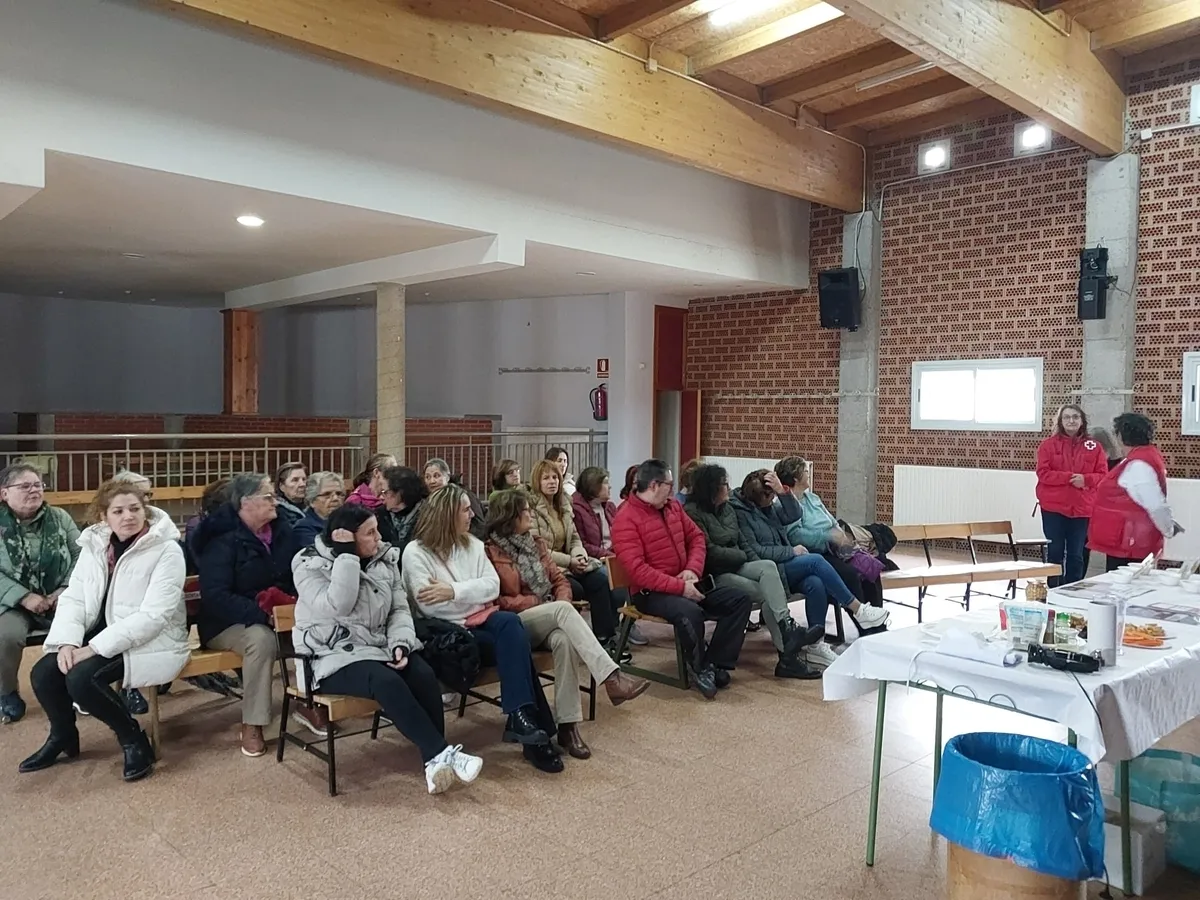 Charla sobre las legumbres impartida por Cruz Roja Vitigudino en El Cubo de Don Sancho / CORRAL 