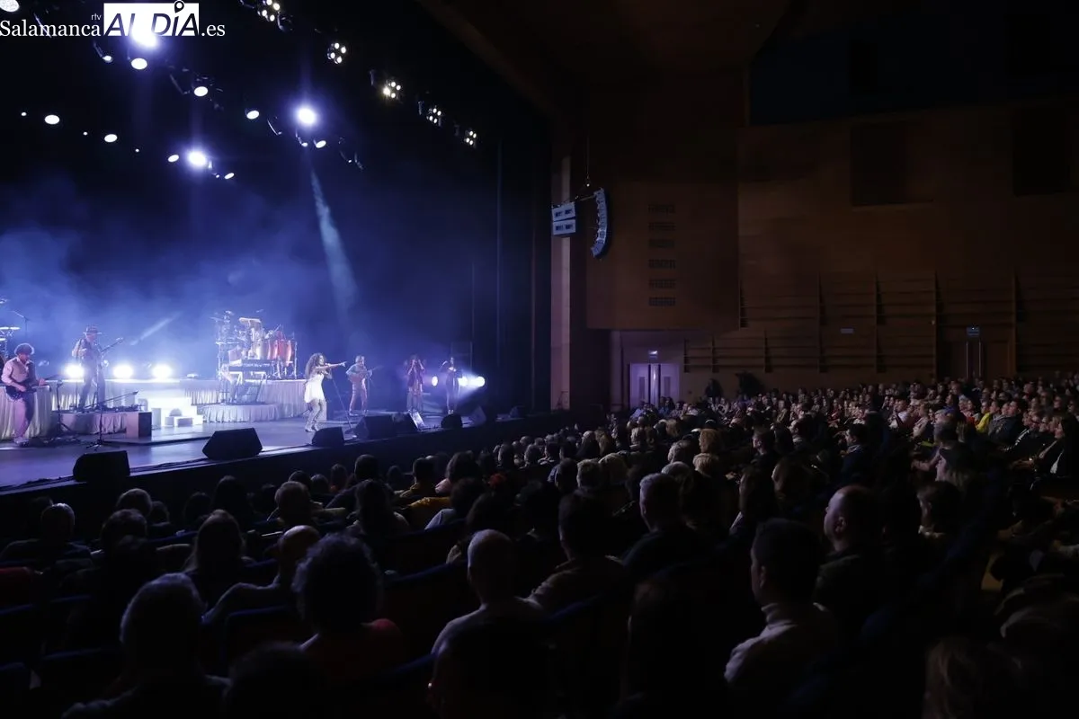 Concierto de Rosario en un CAEM lleno hasta la bandera. Fotos: David Sañudo