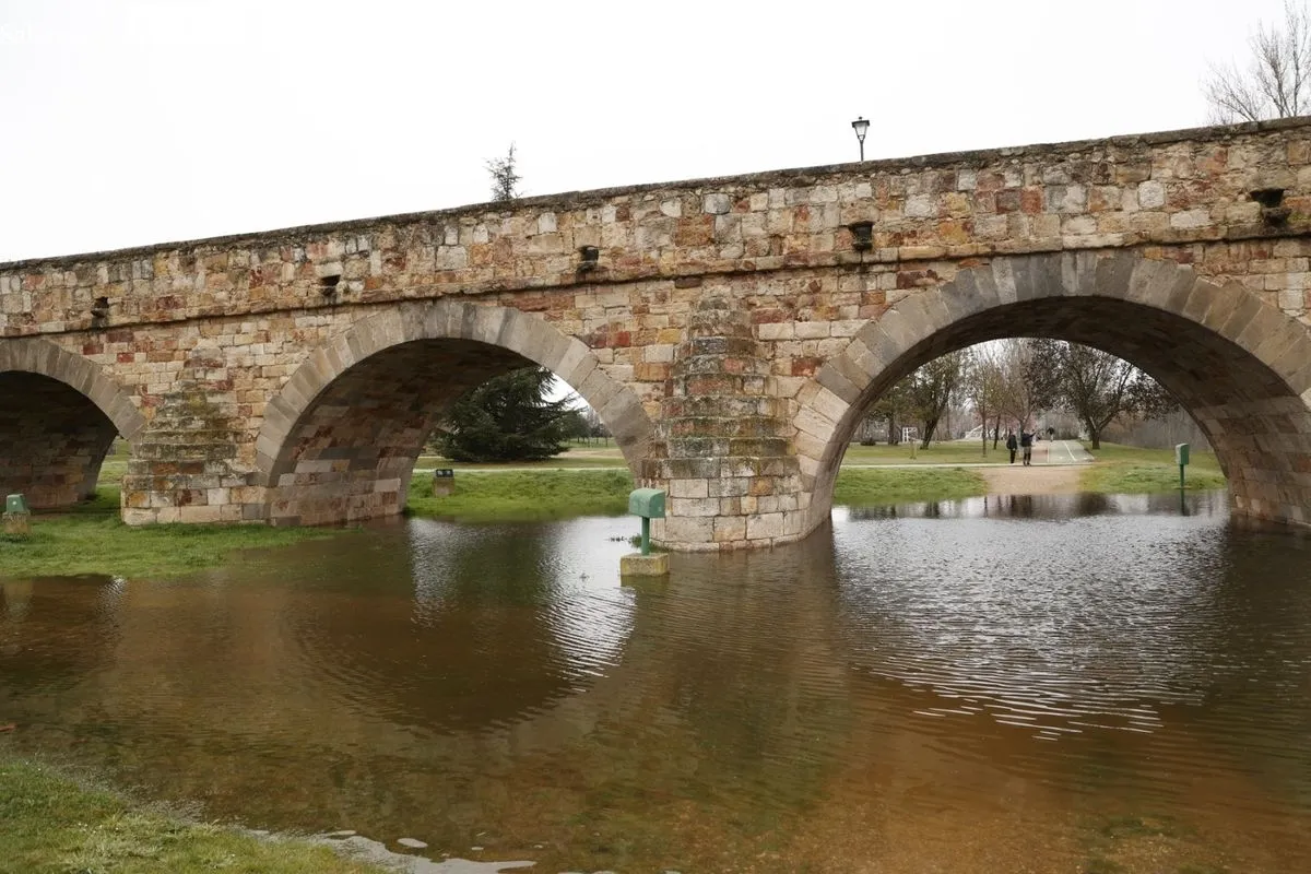 Crecida del río Tormes a su paso por Salamanca. Foto de David Sañudo