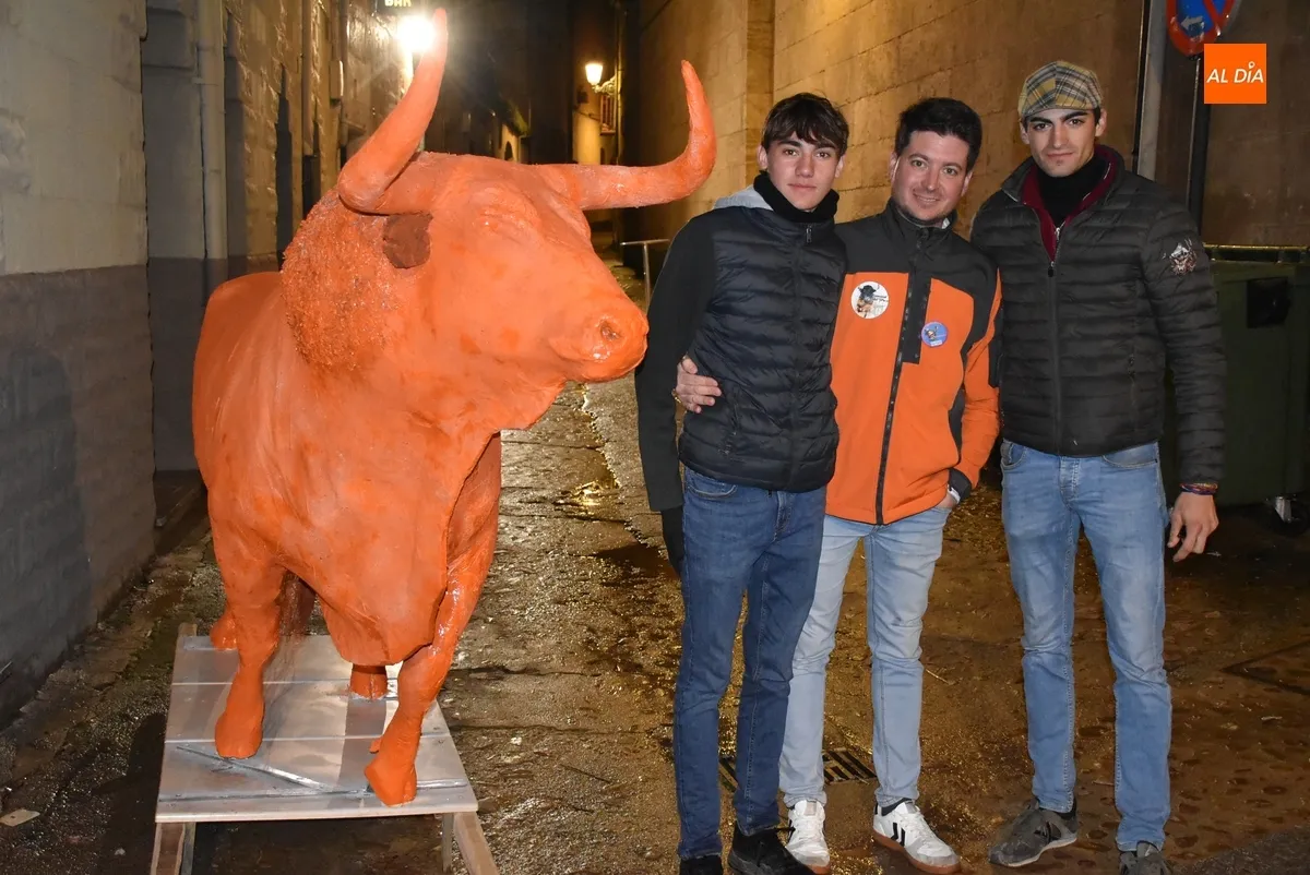 Foto 6 - La novedosa quema coral del Toro de Cenizos pone el broche oficial al Carnaval 2025