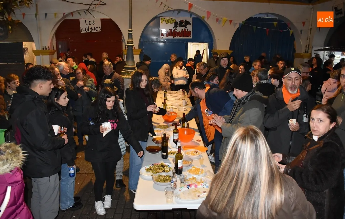Foto 7 - La novedosa quema coral del Toro de Cenizos pone el broche oficial al Carnaval 2025