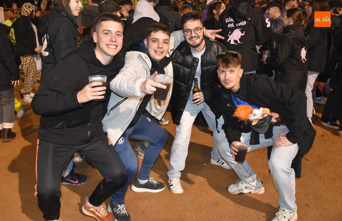 Foto 4 - Los j&oacute;venes viven sobre la arena de la Plaza su &uacute;ltimo gran encuentro en el marco del Carnaval 2025