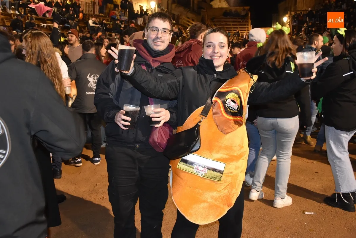 Foto 5 - Los j&oacute;venes viven sobre la arena de la Plaza su &uacute;ltimo gran encuentro en el marco del Carnaval 2025