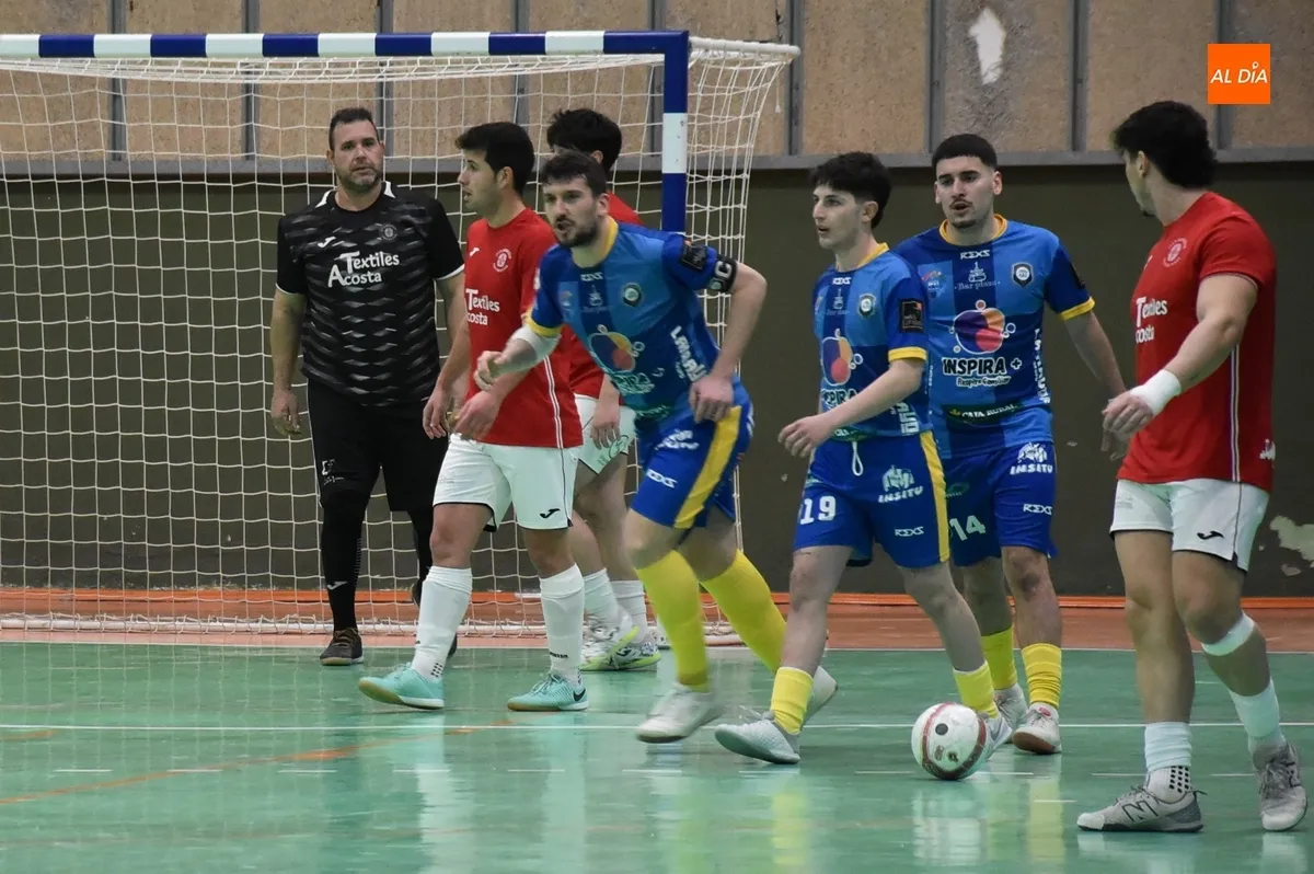 Foto 3 - El III Senior cae ante Villaquilambre en un duelo duro y parejo