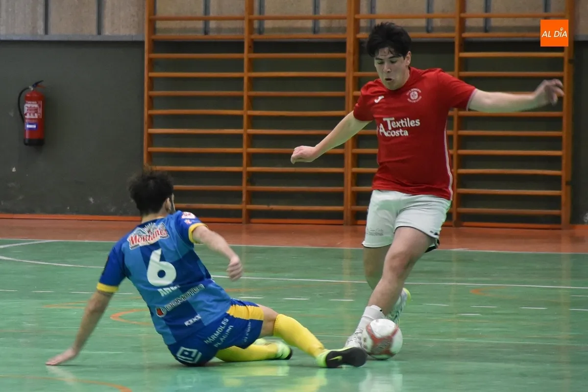 Foto 4 - El III Senior cae ante Villaquilambre en un duelo duro y parejo