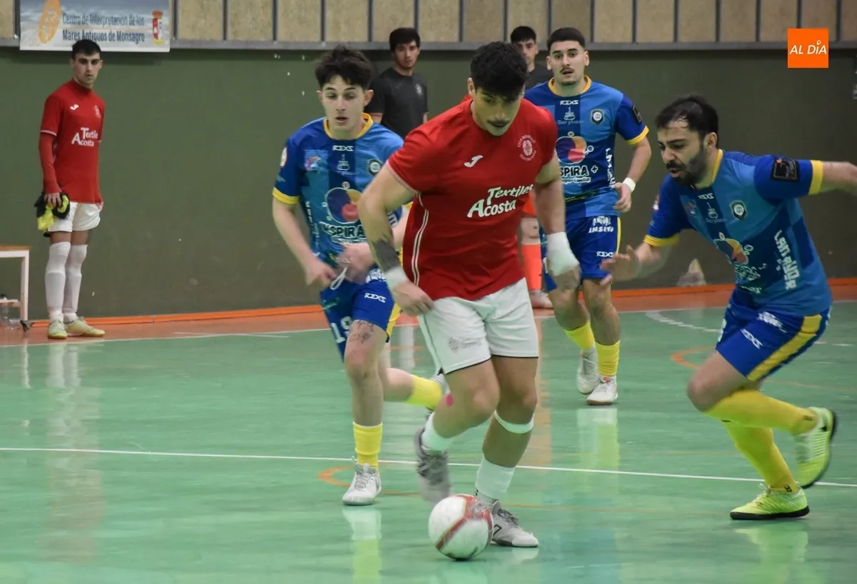 Foto 6 - El III Senior cae ante Villaquilambre en un duelo duro y parejo