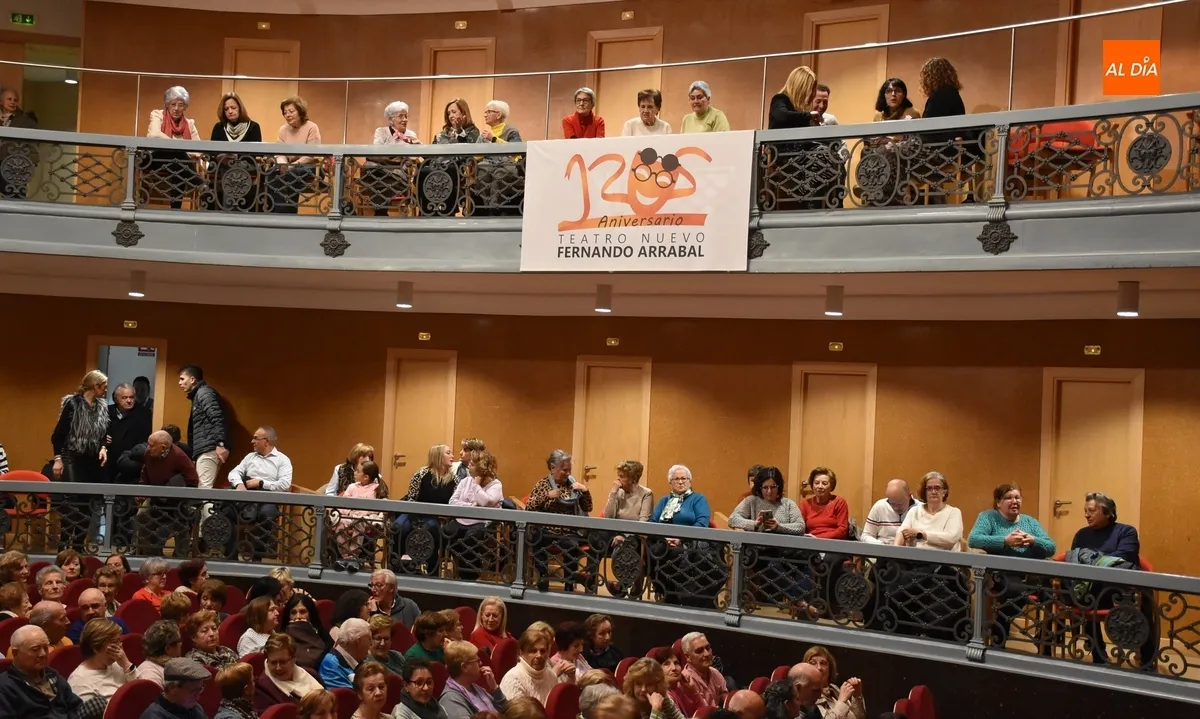 Foto 4 - Divertid&iacute;sima tarde en el Teatro de la mano de Amanecer con gran asistencia de p&uacute;blico