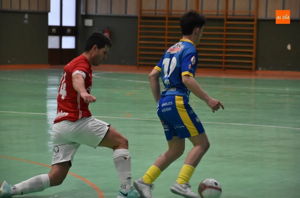 Foto 8 - El III Senior cae ante Villaquilambre en un duelo duro y parejo