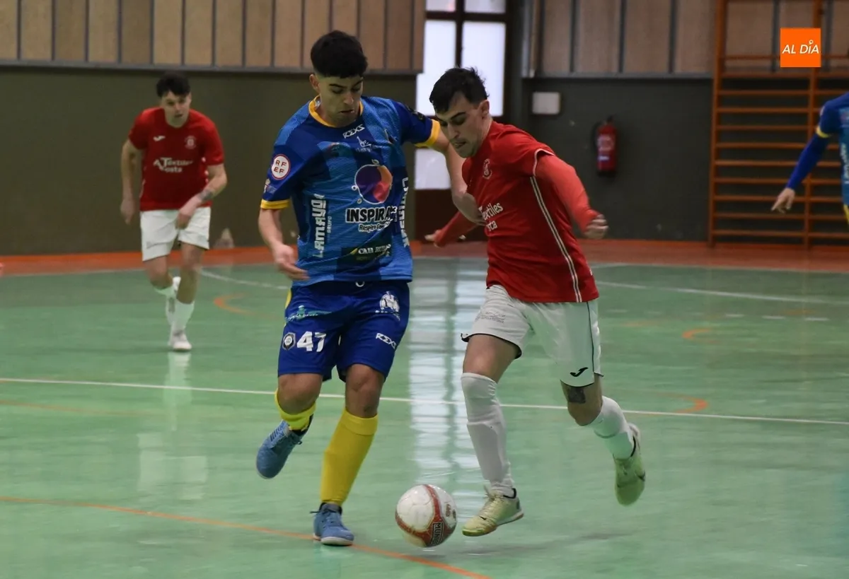 Foto 10 - El III Senior cae ante Villaquilambre en un duelo duro y parejo