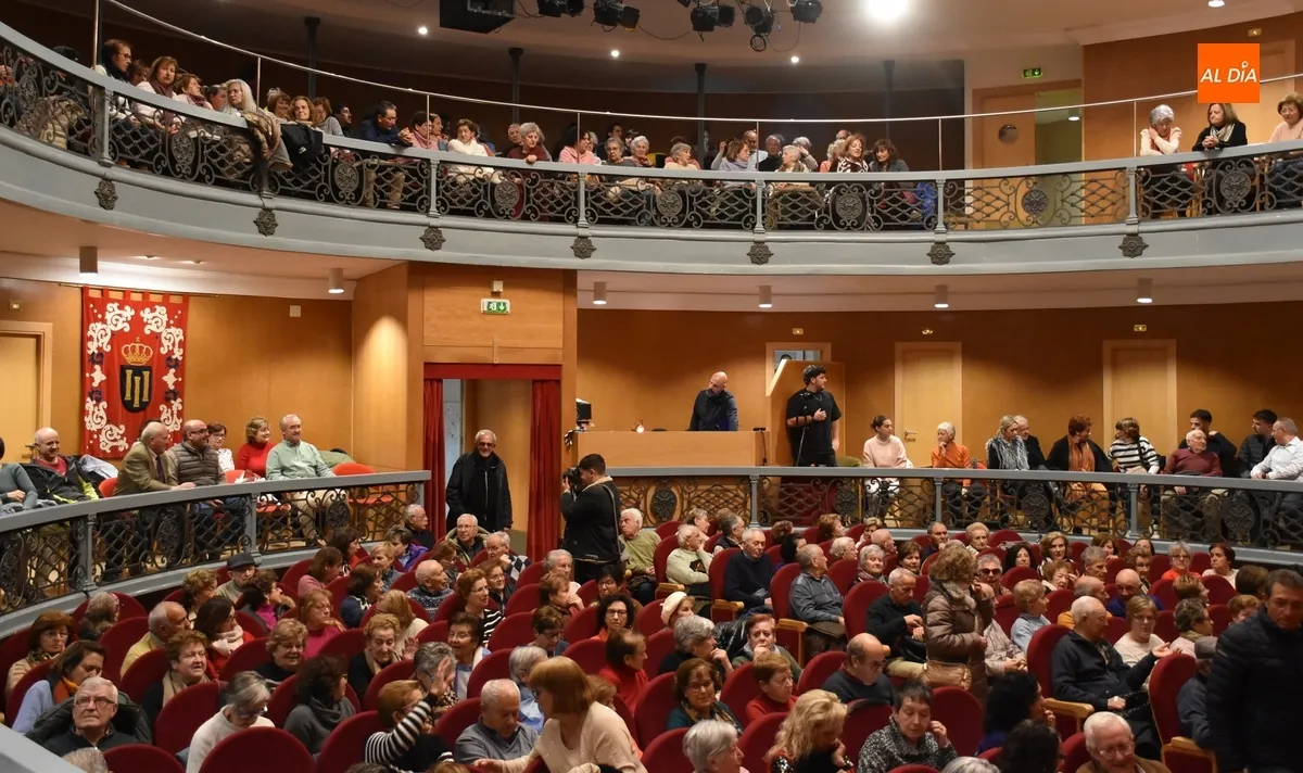 Foto 10 - Divertid&iacute;sima tarde en el Teatro de la mano de Amanecer con gran asistencia de p&uacute;blico
